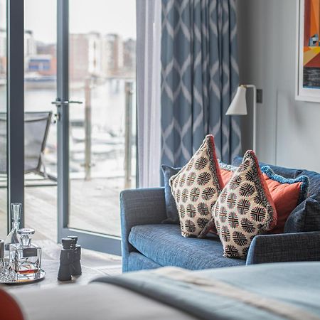 Harbour Hotel & Spa Southampton Kültér fotó A guest room at the Hotel Commonwealth