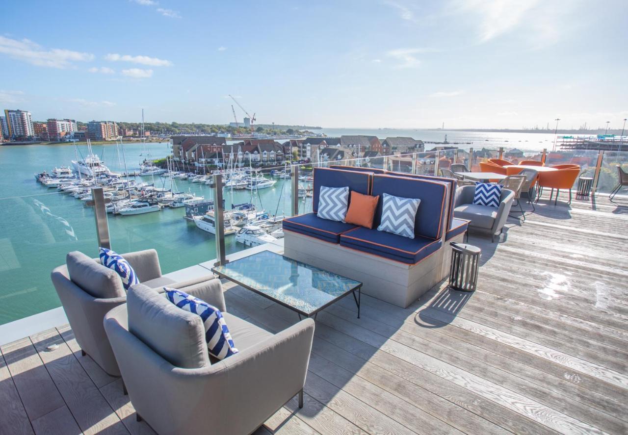 Harbour Hotel & Spa Southampton Kültér fotó The rooftop bar at The Haven Hotel