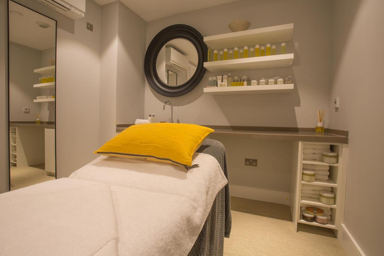 Harbour Hotel & Spa Southampton Kültér fotó Treatment room at The Harley Street Clinic