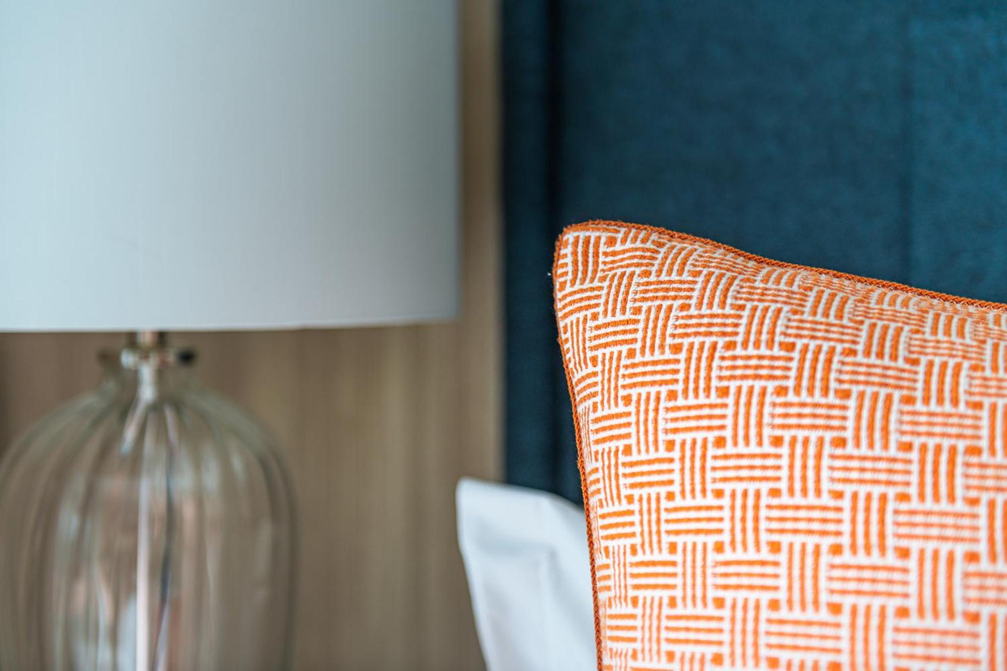 Harbour Hotel & Spa Southampton Szoba fotó A cushion