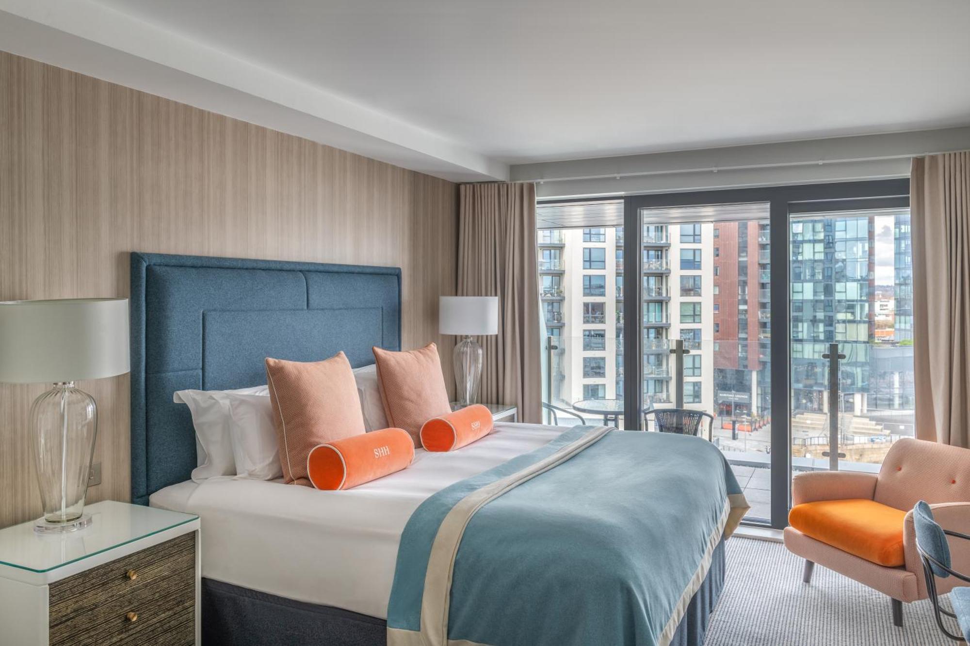 Harbour Hotel & Spa Southampton Szoba fotó A bedroom at the Hilton London West End