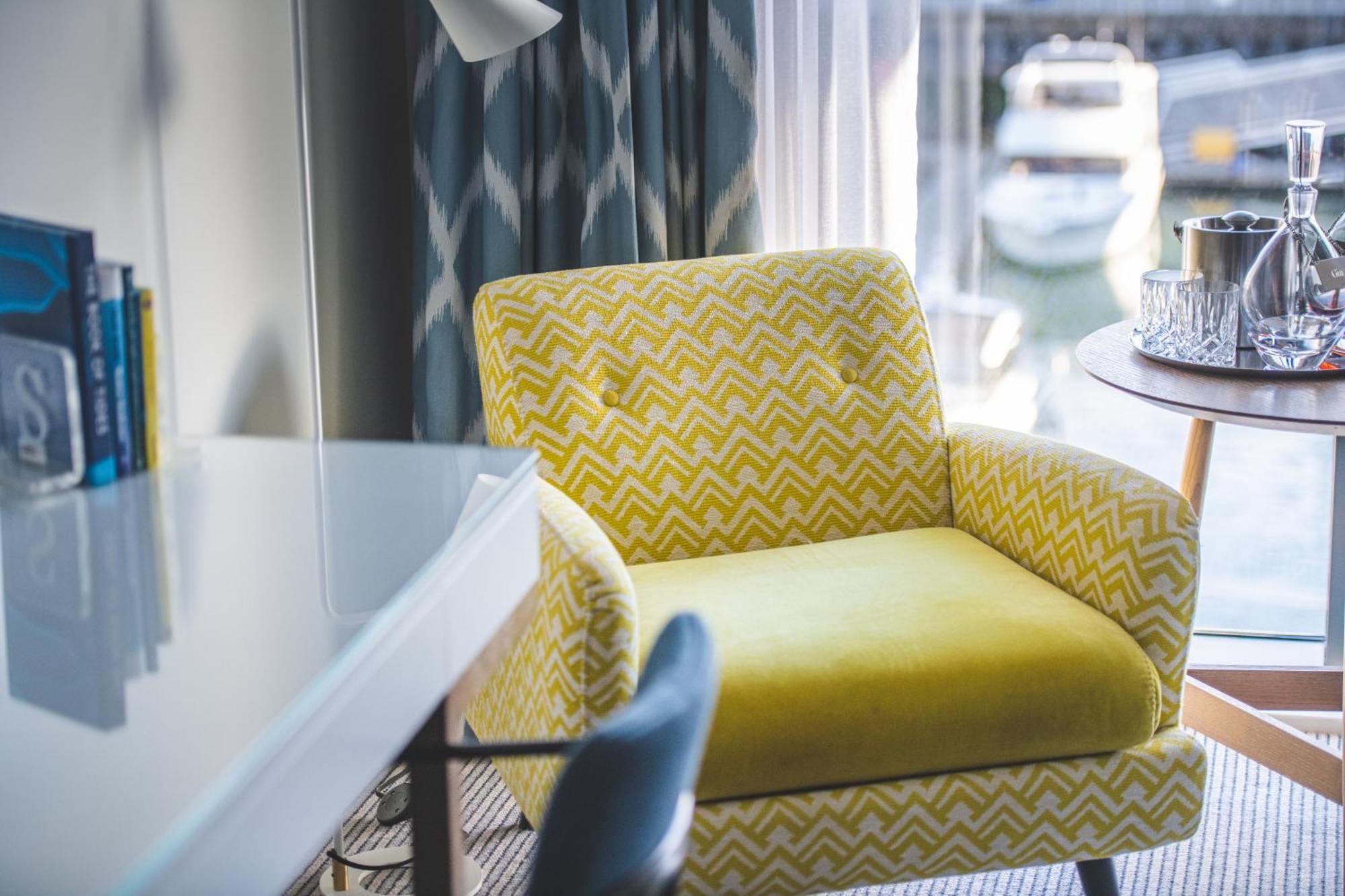 Harbour Hotel & Spa Southampton Kültér fotó A chair in a hotel room