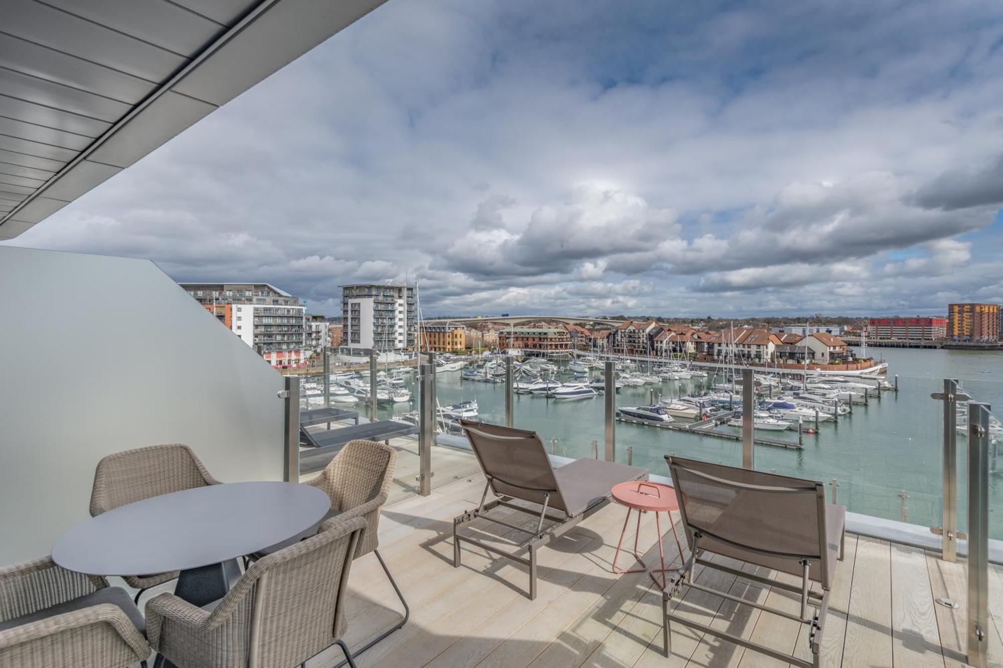 Harbour Hotel & Spa Southampton Kültér fotó View from the roof terrace