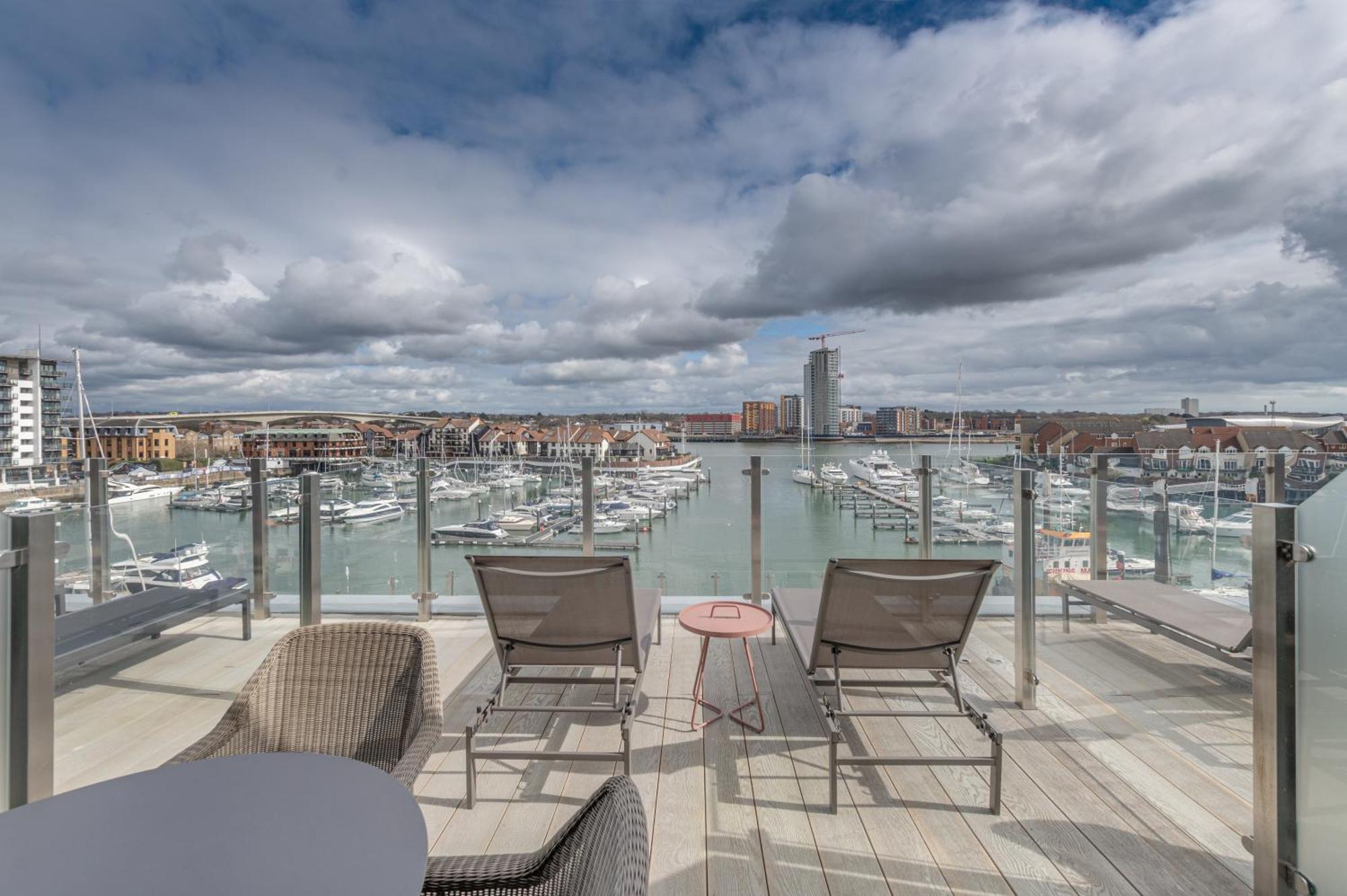 Harbour Hotel & Spa Southampton Szoba fotó View from the rooftop